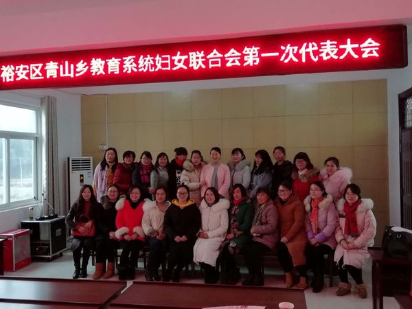 会后合影.jpg
