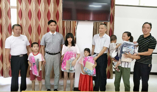 上土市镇扶贫图片1_副本1.png